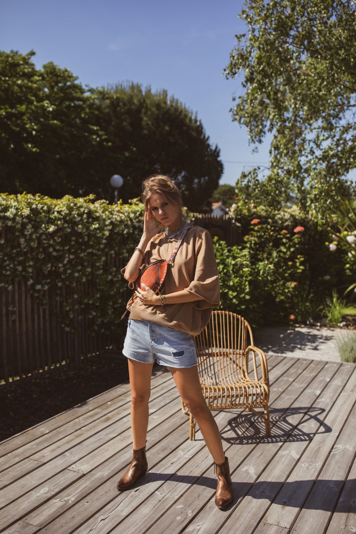 Look estival avec sac banane Isabel Marant
