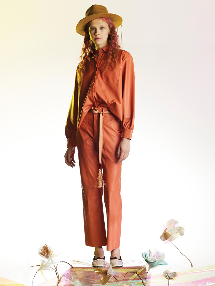 Look rouge de la collection printemps-été 2021 de Forte_Forte