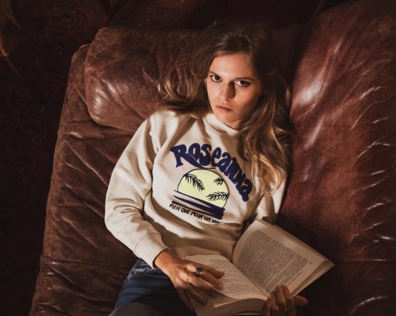 L’esprit solaire du sweat Roseanna