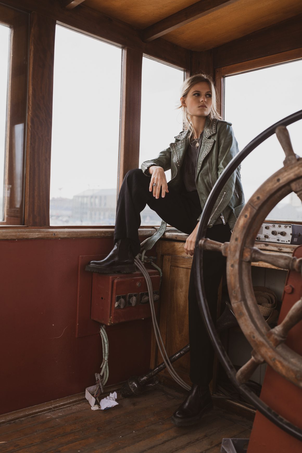 Veste en cuir Golden Goose et pantalon Margaux Lonnberg