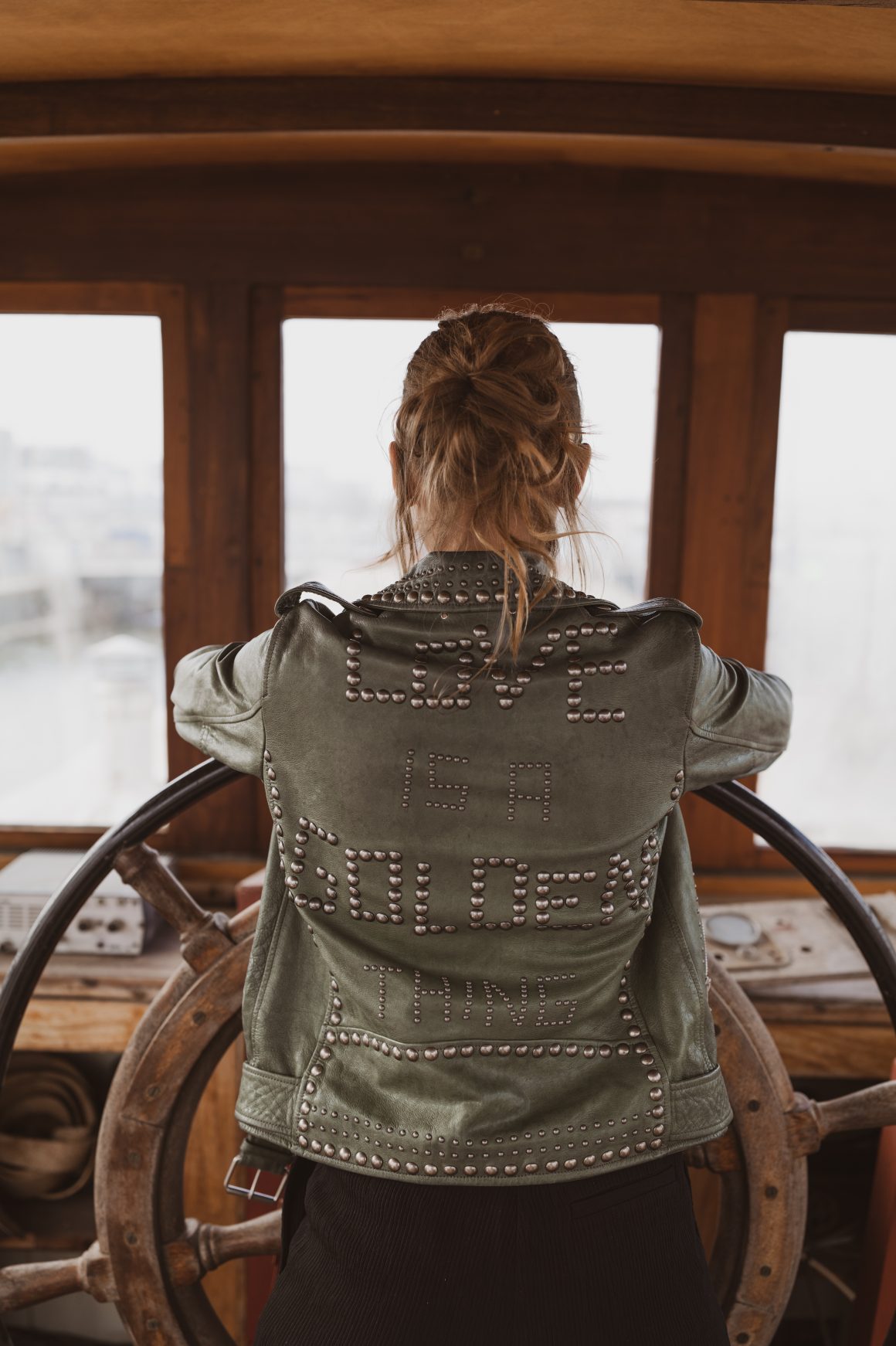Veste en cuir Golden Goose et pantalon Margaux Lonnberg