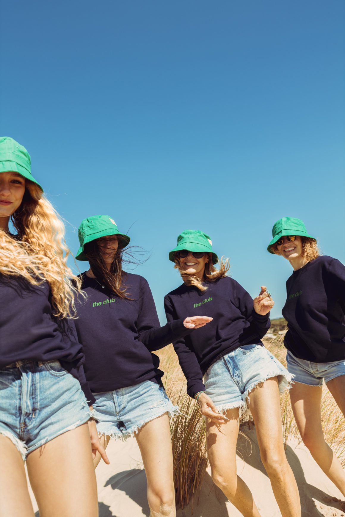 Les filles Jane de Boy en tenue d'été sur la plage