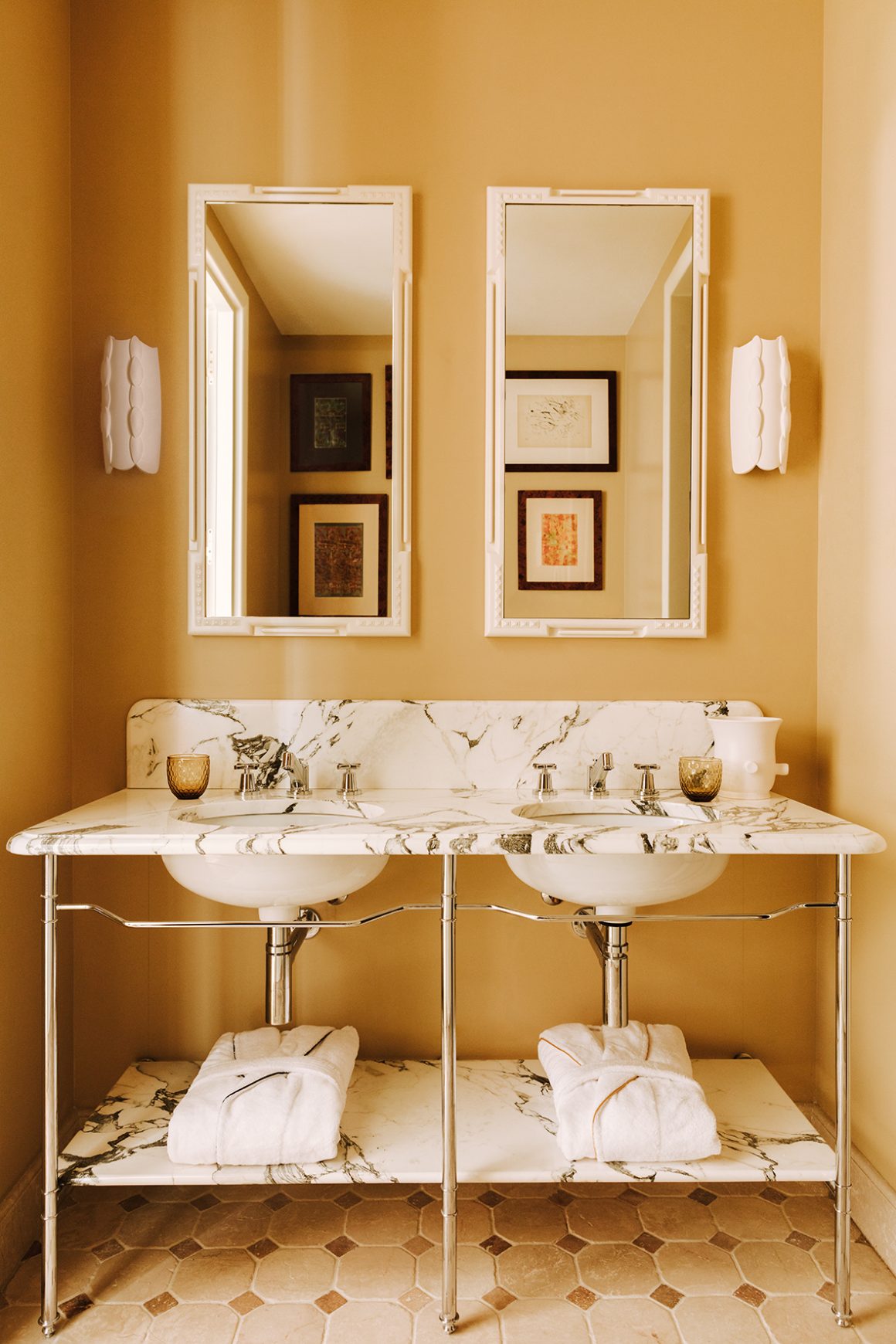 Une salle de bain de l'Hôtel Saint-James à Paris