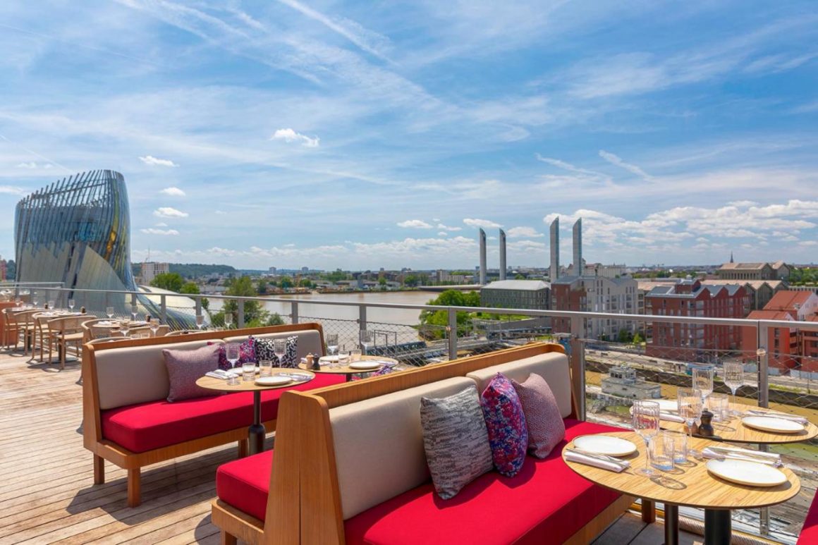 Le rooftop du Renaissance Hotel à Bordeaux