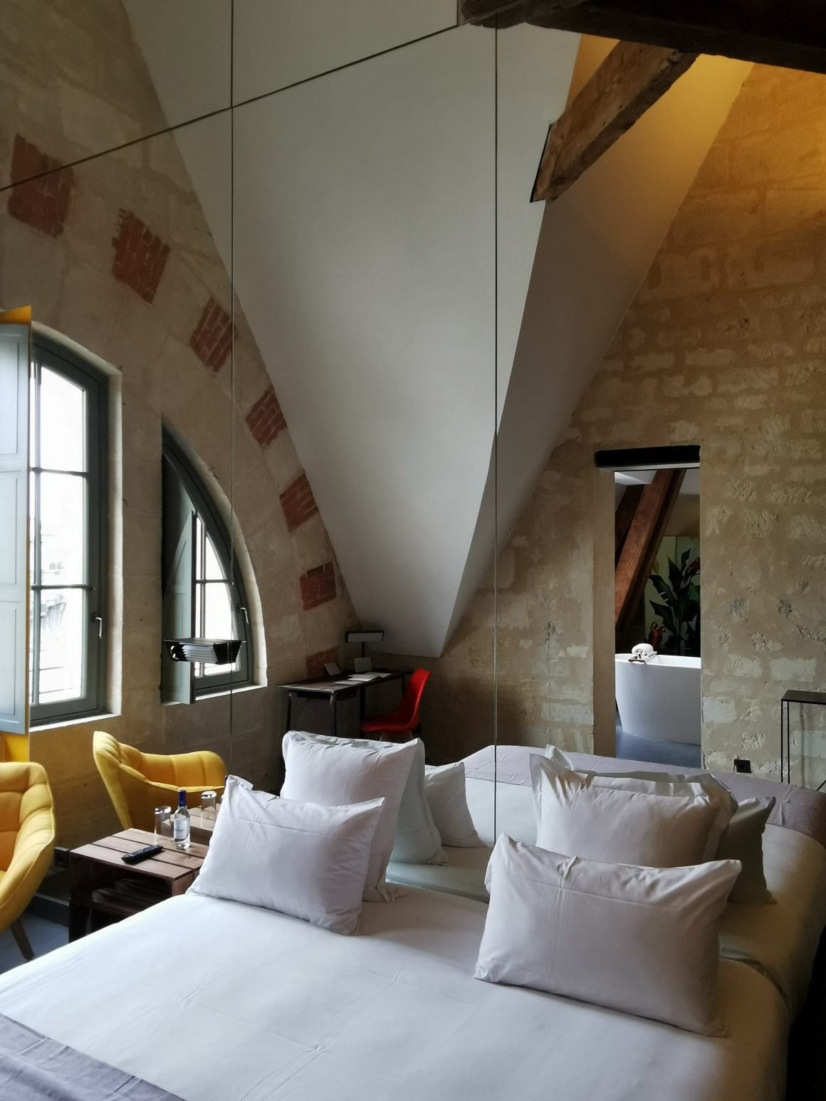 Une chambre de l'hôtel La Zoologie