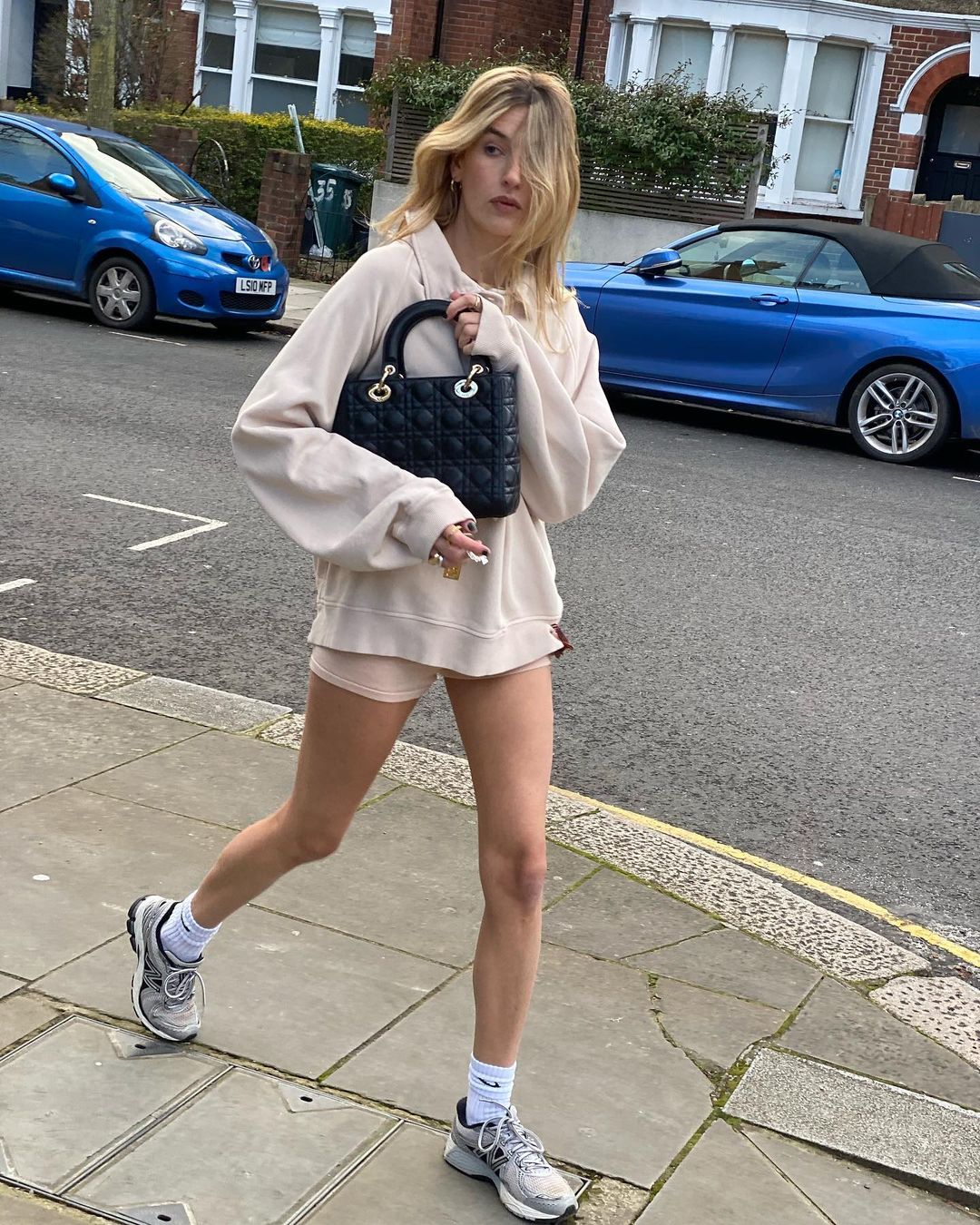 La tendance athleisure rétro avec Camille Charrière