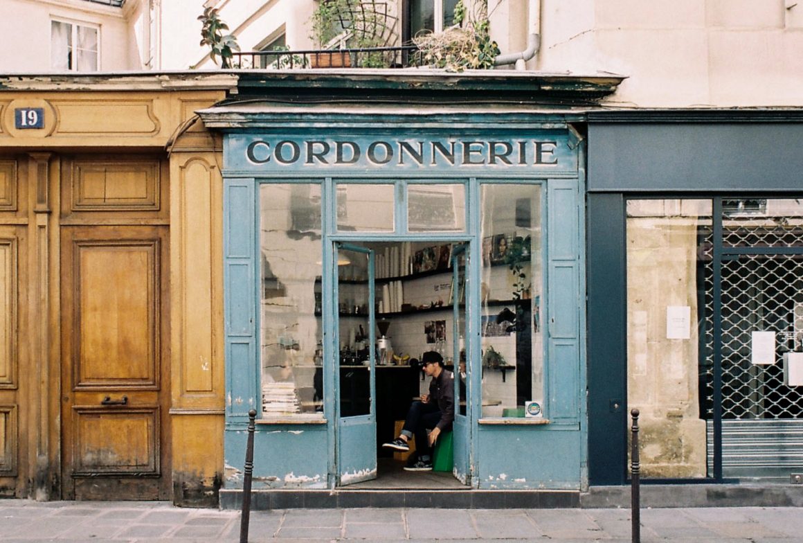 Le Boot Café se trouve dans une ancienne cordonnerie à Paris