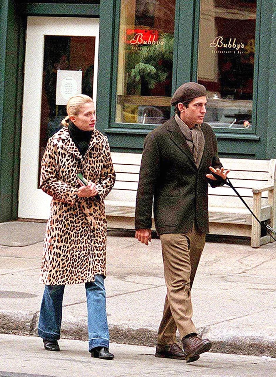 Carolyn Bessette-Kennedy et son manteau léopard